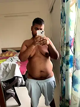 Snapshot of blrguychub chatting on 09.14.25 blrguychub online show from 09.14.25