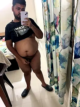 Snapshot of blrguychub chatting on 11.17.25 blrguychub online show from 11.17.25