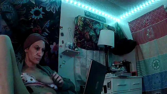 Snapshot of gypsyadventures1 chatting on 11.22.25 gypsyadventures1 online show from 11.22.25