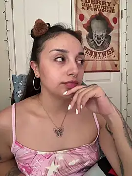 CharmingMaddie online show from 04.18.26