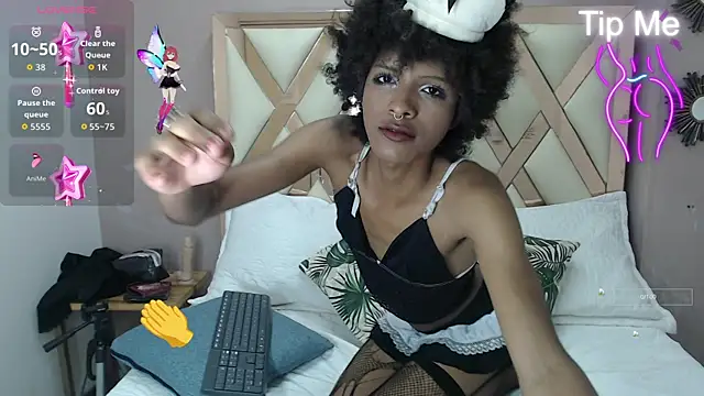 Snapshot of Violett_Salvatore chatting on 10.15.25 Violett Salvatore online show from 10.15.25