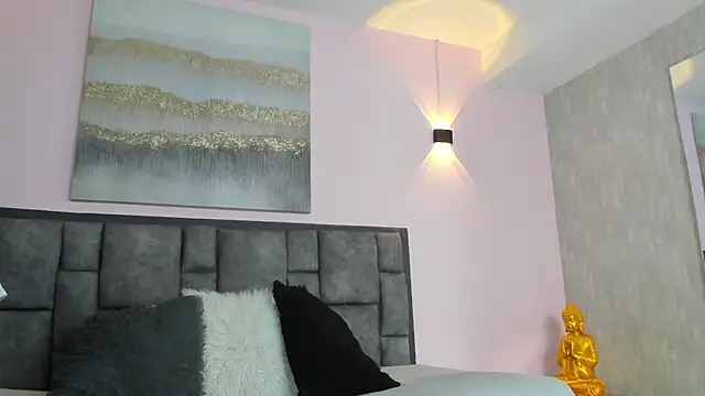 Snapshot of CrisstalStwart chatting on 11.14.25 CrisstalStwart online show from 11.14.25