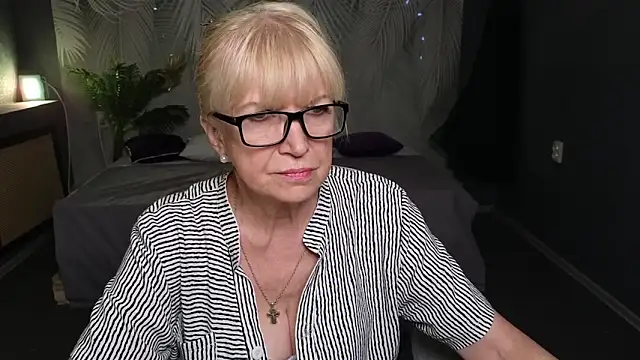 Snapshot of Sabina_Ros chatting on 09.15.25 Sabina Ros online show from 09.15.25