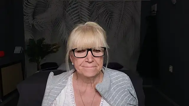 Snapshot of Sabina_Ros chatting on 10.01.25 Sabina Ros online show from 10.01.25