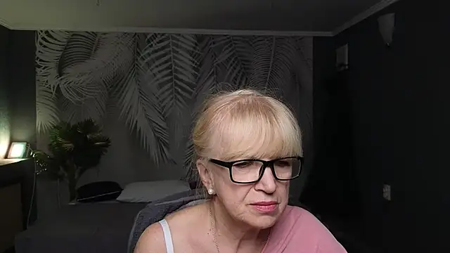 Snapshot of Sabina_Ros chatting on 11.27.25 Sabina Ros online show from 11.27.25