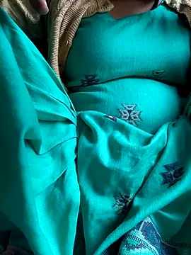 Snapshot of Love-pari077 chatting on 12.18.25 Love-pari077 online show from 12.18.25