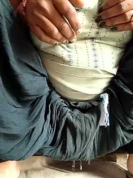 Snapshot of Love-pari077 chatting on 02.25.26 Love-pari077 online show from 02.25.26