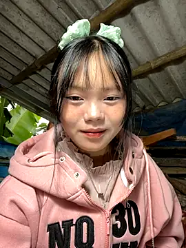 Snapshot of AdamLazis chatting on 11.04.25 AdamLazis online show from 11.04.25