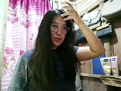 Snapshot of Romantic_Sabrina chatting on 08.04.26 Romantic Sabrina online show from 08.04.26