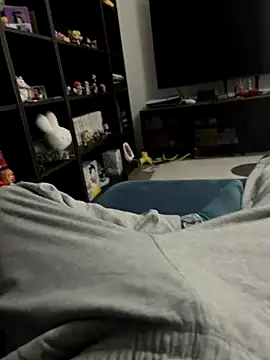 Snapshot of Frankieyyy1 chatting on 12.18.25 Frankieyyy1 online show from 12.18.25