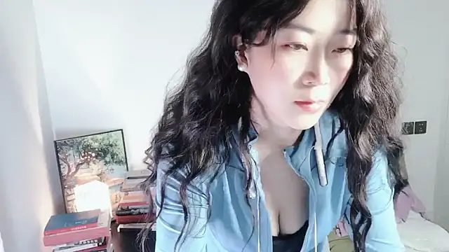 Snapshot of Emmaq996 chatting on 10.21.25 Emmaq996 online show from 10.21.25