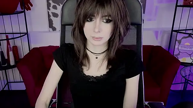 Snapshot of CrystallBloom chatting on 03.04.26 CrystallBloom online show from 03.04.26