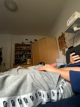 Snapshot of xmilolivex chatting on 10.16.25 xmilolivex online show from 10.16.25