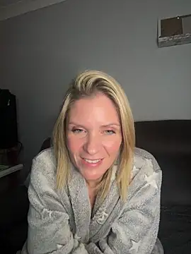 Lexi-Lux-X online show from 11.21.25