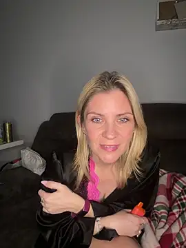 Lexi-Lux-X online show from 02.04.26