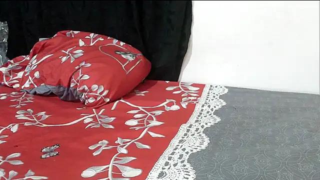 Snapshot of angelainparis28 chatting on 09.14.25 angelainparis28 online show from 09.14.25