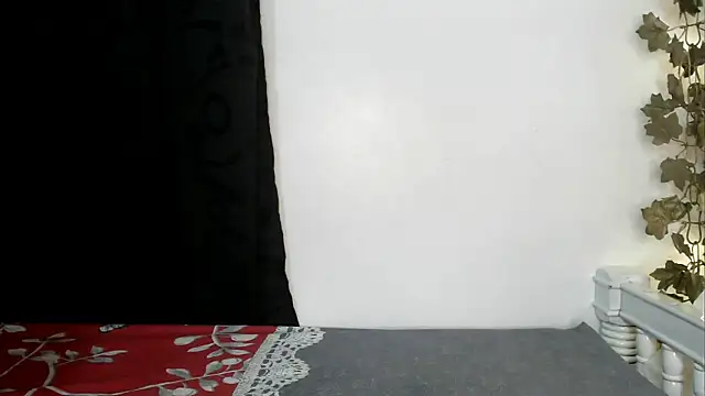 Snapshot of angelainparis28 chatting on 09.18.25 angelainparis28 online show from 09.18.25