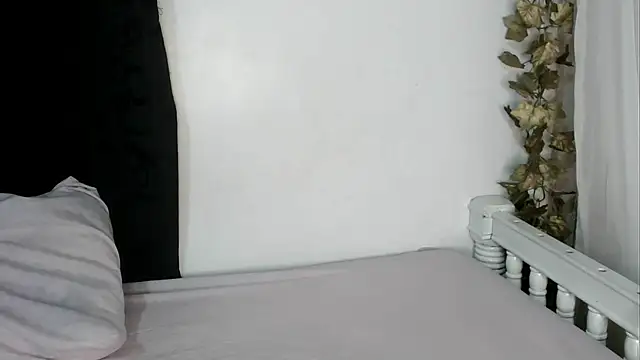 Snapshot of angelainparis28 chatting on 09.20.25 angelainparis28 online show from 09.20.25