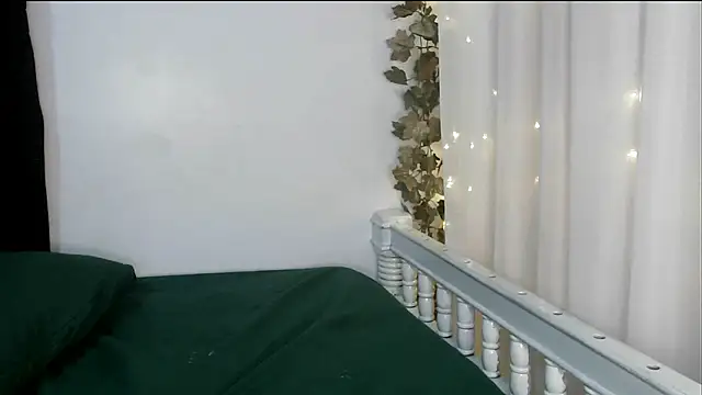 Snapshot of angelainparis28 chatting on 09.27.25 angelainparis28 online show from 09.27.25