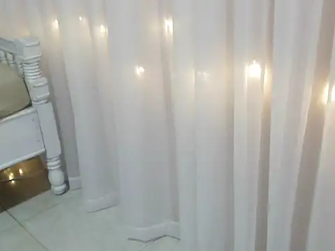 Snapshot of angelainparis28 chatting on 09.28.25 angelainparis28 online show from 09.28.25