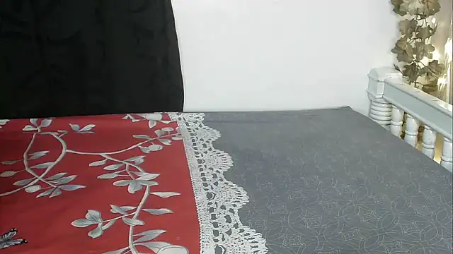 Snapshot of angelainparis28 chatting on 09.30.25 angelainparis28 online show from 09.30.25