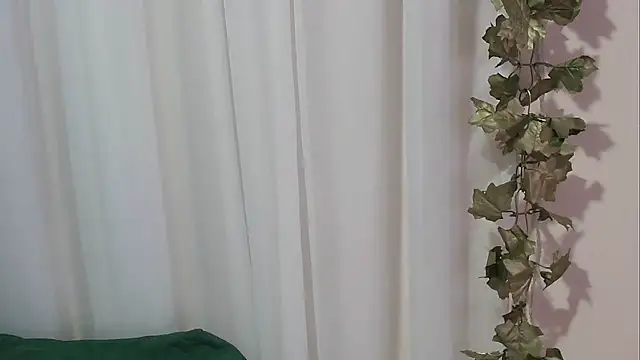 Snapshot of angelainparis28 chatting on 10.04.25 angelainparis28 online show from 10.04.25