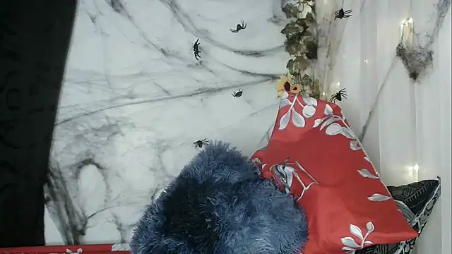 Snapshot of angelainparis28 chatting on 10.13.25 angelainparis28 online show from 10.13.25