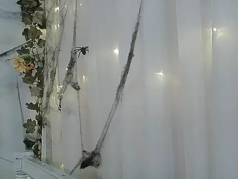 Snapshot of angelainparis28 chatting on 10.27.25 angelainparis28 online show from 10.27.25