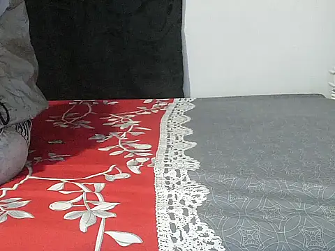 Snapshot of angelainparis28 chatting on 11.05.25 angelainparis28 online show from 11.05.25