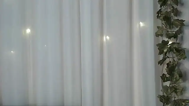 Snapshot of angelainparis28 chatting on 11.09.25 angelainparis28 online show from 11.09.25