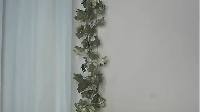 Snapshot of angelainparis28 chatting on 11.12.25 angelainparis28 online show from 11.12.25