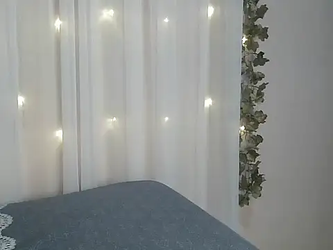 Snapshot of angelainparis28 chatting on 11.15.25 angelainparis28 online show from 11.15.25