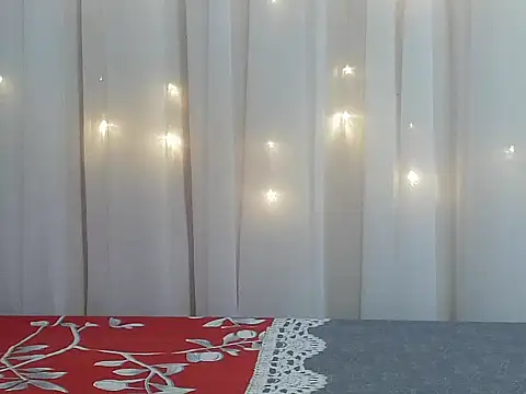 Snapshot of angelainparis28 chatting on 11.23.25 angelainparis28 online show from 11.23.25