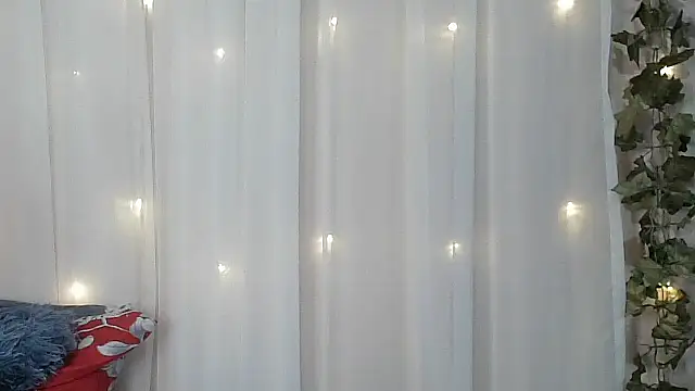 Snapshot of angelainparis28 chatting on 11.25.25 angelainparis28 online show from 11.25.25