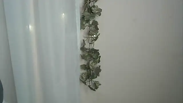 Snapshot of angelainparis28 chatting on 11.26.25 angelainparis28 online show from 11.26.25