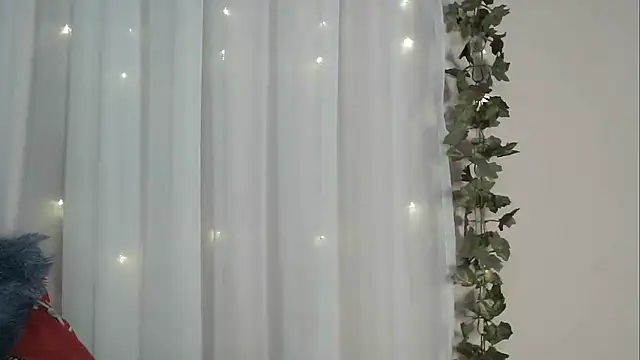 Snapshot of angelainparis28 chatting on 12.03.25 angelainparis28 online show from 12.03.25