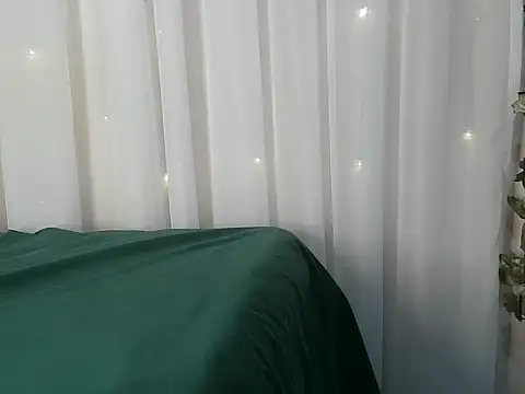 Snapshot of angelainparis28 chatting on 12.04.25 angelainparis28 online show from 12.04.25