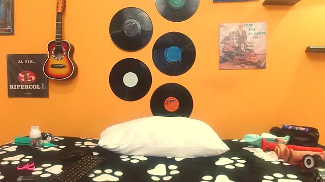 Snapshot of meisevil77 chatting on 09.26.25 meisevil77 online show from 09.26.25