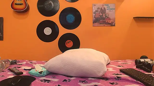 Snapshot of meisevil77 chatting on 11.02.25 meisevil77 online show from 11.02.25