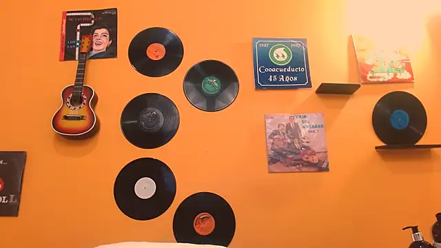 Snapshot of meisevil77 chatting on 11.17.25 meisevil77 online show from 11.17.25