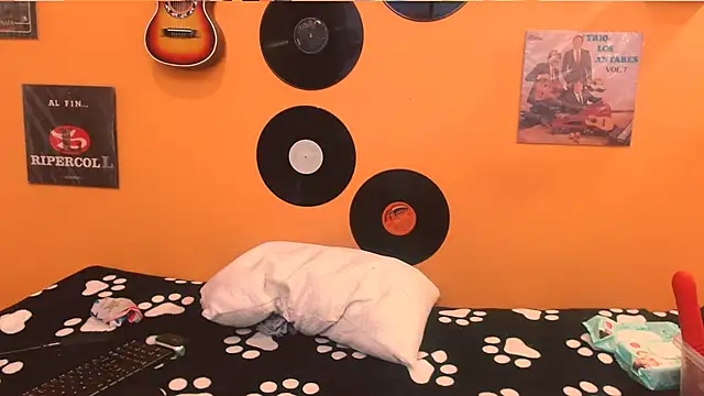 Snapshot of meisevil77 chatting on 11.23.25 meisevil77 online show from 11.23.25