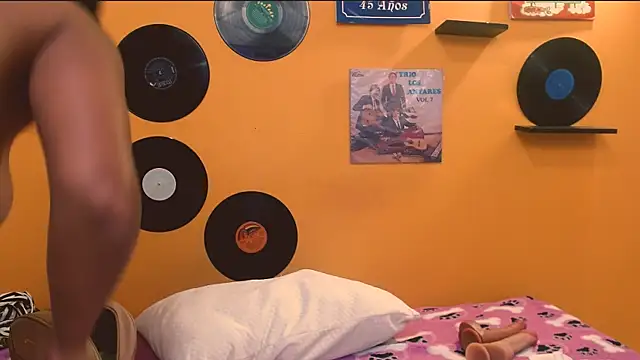 Snapshot of meisevil77 chatting on 12.02.25 meisevil77 online show from 12.02.25