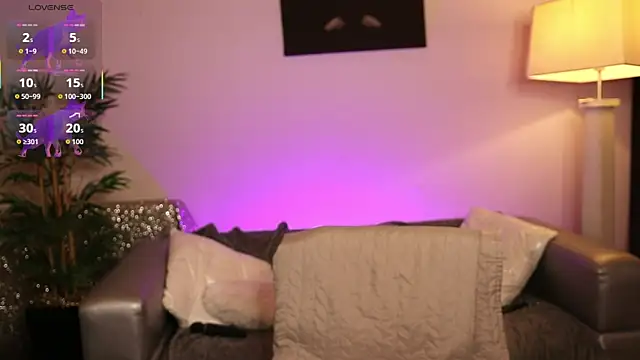 NovaHollisx online show from 09.17.25