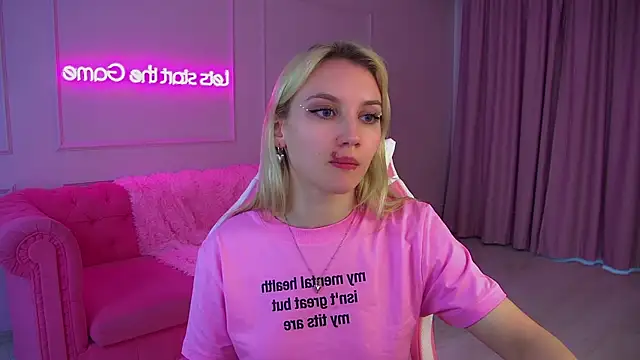 Snapshot of StacyEvances chatting on 11.14.25 StacyEvances online show from 11.14.25