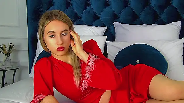 Snapshot of VictoriaHopsons chatting on 09.10.25 VictoriaHopsons online show from 09.10.25