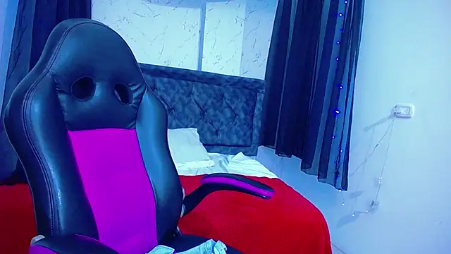 mia  thomson  online show from 11.15.25