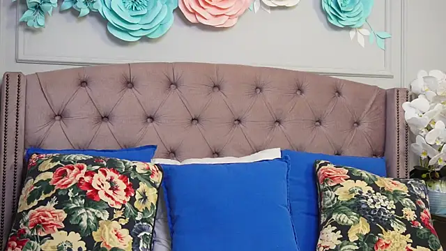 Snapshot of JenniferLovve chatting on 10.17.25 JenniferLovve online show from 10.17.25