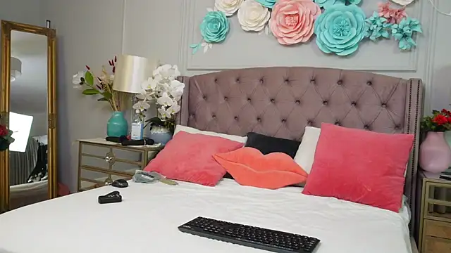 Snapshot of JenniferLovve chatting on 11.09.25 JenniferLovve online show from 11.09.25