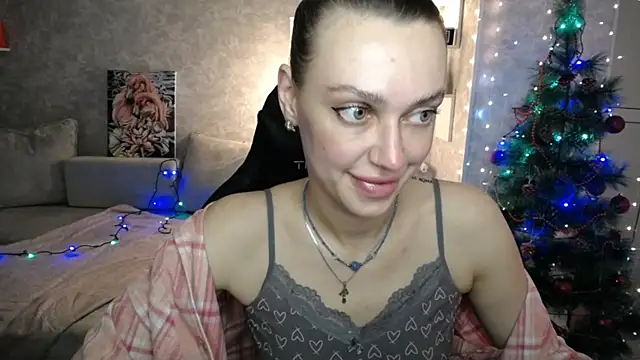 Snapshot of NickyAdamidi chatting on 12.16.25 NickyAdamidi online show from 12.16.25