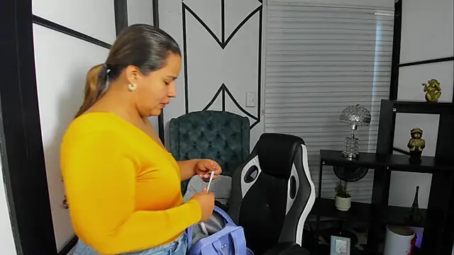 ElaBourn  online show from 09.29.25